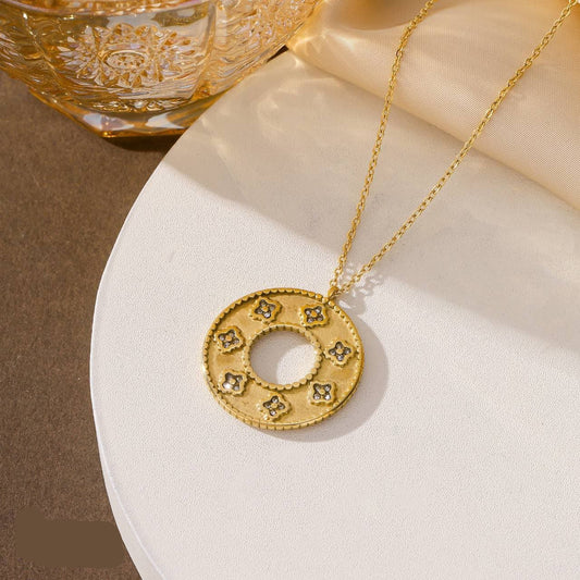 Collier Titan